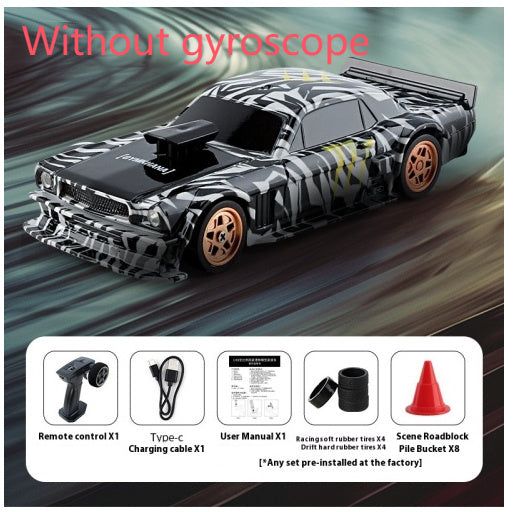 DriftLine V43 – Auto RC Drift 1:43 4WD con Control 2.4GHz, Gyro (Opc), Llantas Intercambiables y Barriles de Escenario