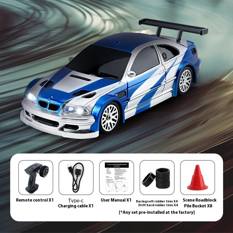 DriftLine V43 – Auto RC Drift 1:43 4WD con Control 2.4GHz, Gyro (Opc), Llantas Intercambiables y Barriles de Escenario