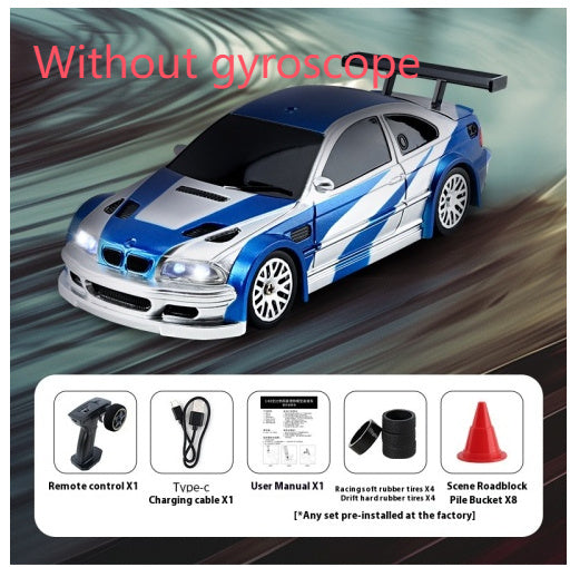 DriftLine V43 – Auto RC Drift 1:43 4WD con Control 2.4GHz, Gyro (Opc), Llantas Intercambiables y Barriles de Escenario