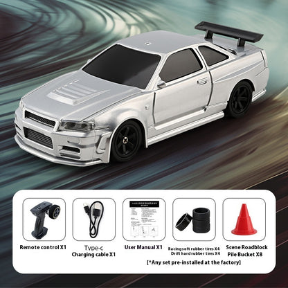 DriftLine V43 – Auto RC Drift 1:43 4WD con Control 2.4GHz, Gyro (Opc), Llantas Intercambiables y Barriles de Escenario