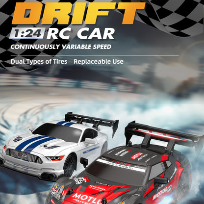 UrbanFury R – Auto RC Drift 1:24 con Luces, Carrocería PVC, 4WD, Llantas Extras y Obstáculos | 2.4GHz y Velocidad Ajustable